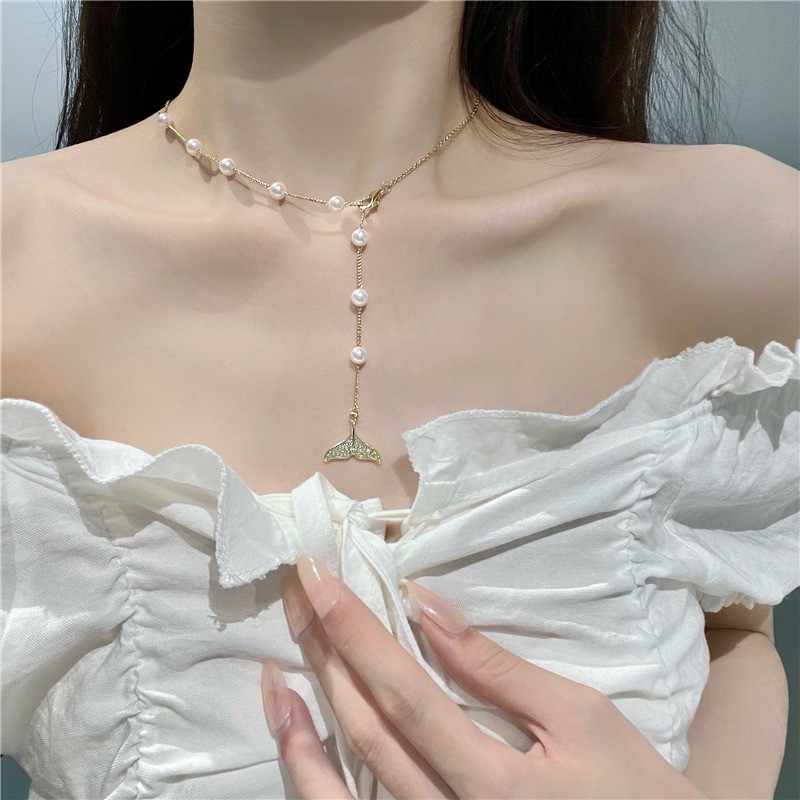 قلادة نسائية من اللؤلؤ راقية وانيقة